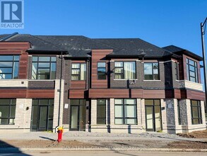 55 Harold Wilson Ln in Richmond Hill, ON - Building Photo - Building Photo