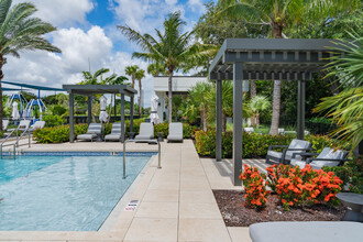 Nuvo- Boca Single Family Homes and Townhomes in Boca Raton, FL - Building Photo - Building Photo