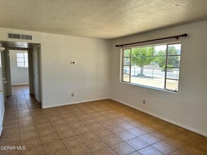 9302 Charleston St in El Paso, TX - Building Photo - Building Photo