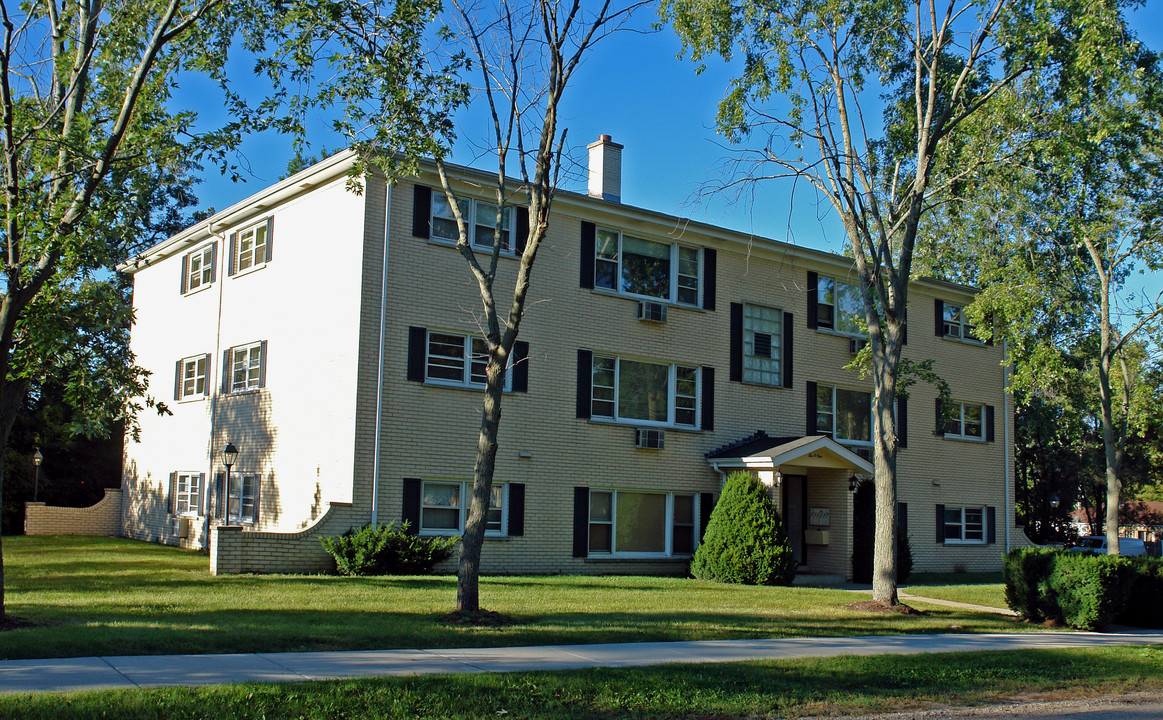 Fox River Grove Apartments in Fox River Grove, IL - Building Photo