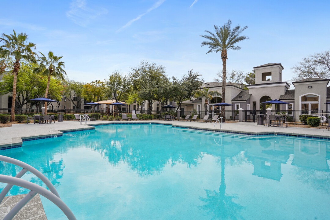 Heritage Deer Valley in Phoenix, AZ - Building Photo