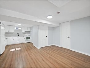 6 Jasmin Crescent in St Catharines, ON - Building Photo - Building Photo