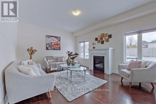 213 Danny Wheeler Blvd in Georgina, ON - Building Photo - Building Photo