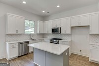 5611 W Pine St in Flowery Branch, GA - Building Photo - Building Photo