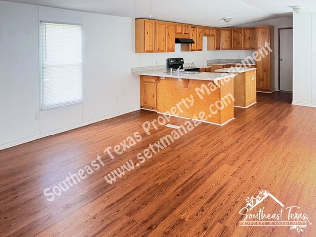 545 Oak St in Sour Lake, TX - Building Photo - Building Photo