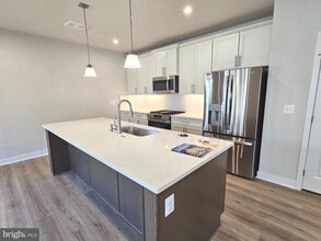 14401 Milk Thistle Ln in Chantilly, VA - Building Photo - Building Photo