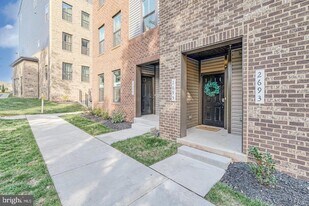 2695 Velocity Rd in Herndon, VA - Building Photo
