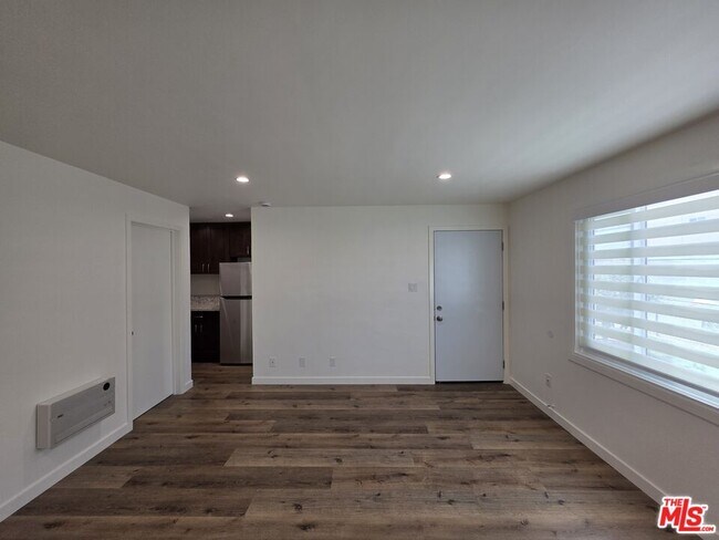 2400 Vanderbilt Ln in Redondo Beach, CA - Building Photo - Building Photo