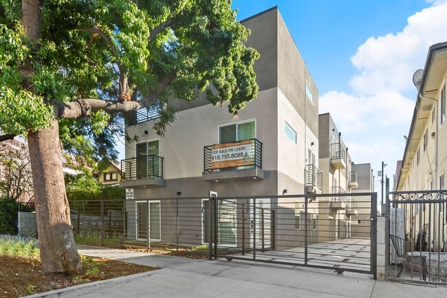 1034 N Oxford in Los Angeles, CA - Building Photo - Building Photo