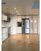 9800 W Bay Harbor Dr in Bay Harbor Islands, FL - Building Photo - Building Photo