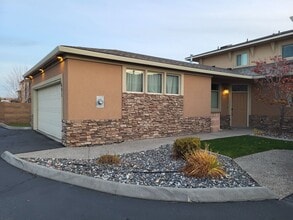 491 Columbia Point Dr in Richland, WA - Building Photo - Building Photo