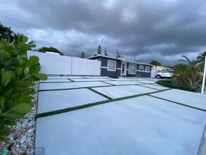 5001 NW 190th St in Miami Gardens, FL - Foto de edificio - Building Photo