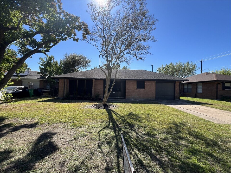 717 Grantham Rd in Baytown, TX - Building Photo