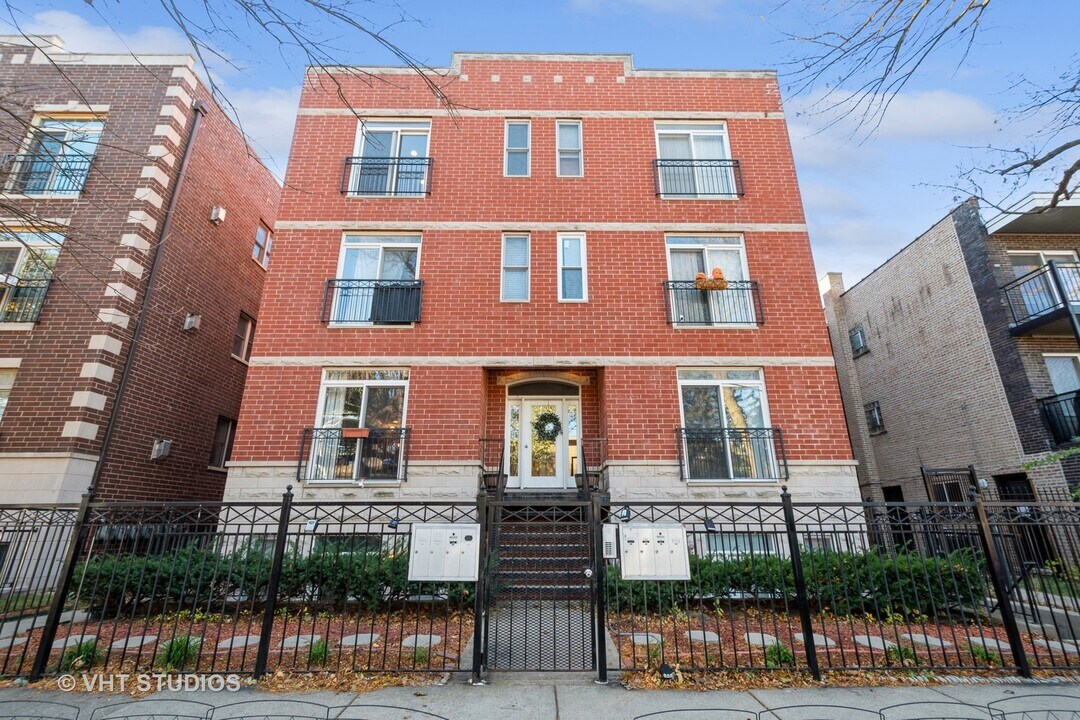 7250 N Oakley Ave in Chicago, IL - Building Photo