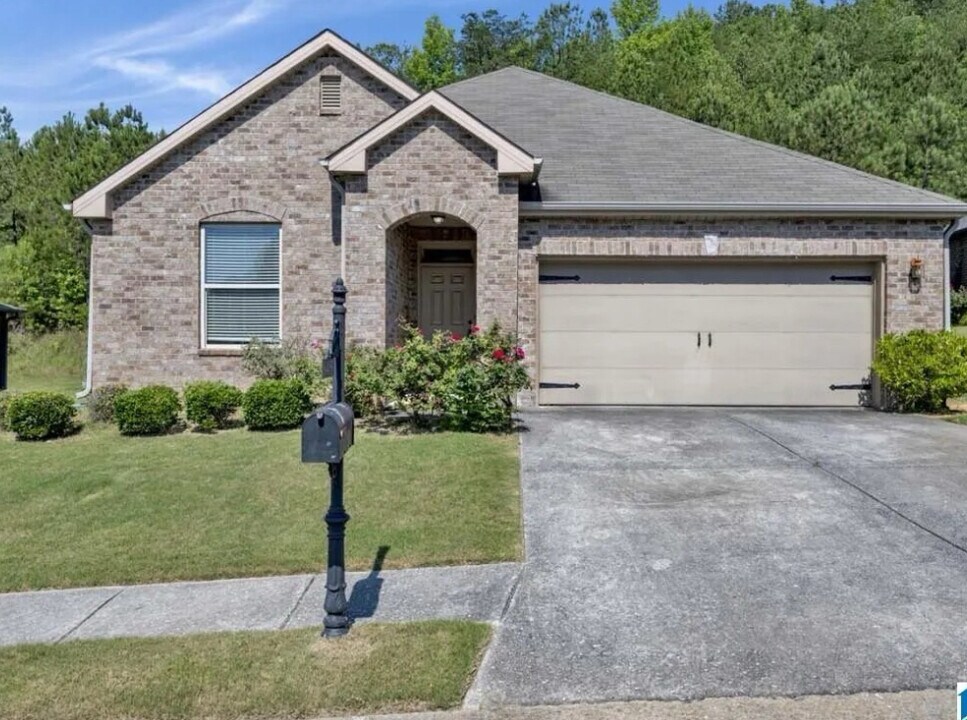 6405 Southern Trace Dr in Leeds, AL - Building Photo