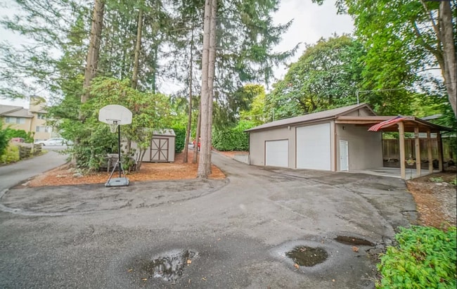 1615 S 359th St in Federal Way, WA - Foto de edificio - Building Photo