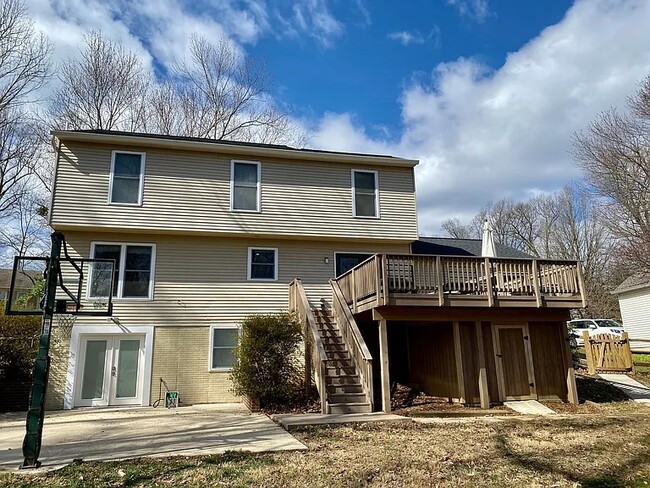 9150 Bloom Ct in Burke, VA - Foto de edificio - Building Photo