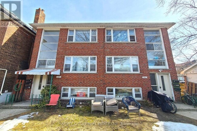 105-105 Gilmour Ave