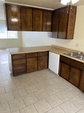 310 Center St in Hanford, CA - Building Photo - Building Photo