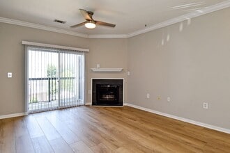 11349 Aristotle Dr, Unit 302 in Fairfax, VA - Building Photo - Building Photo