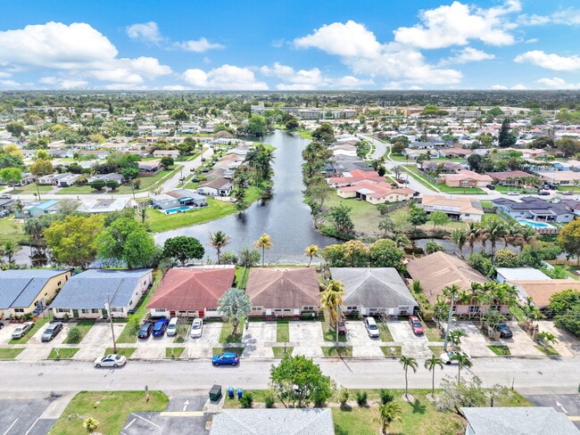 6542 NW 24th Ct in Margate, FL - Building Photo - Building Photo