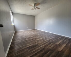 12510 Newbrook Dr in Houston, TX - Building Photo - Building Photo