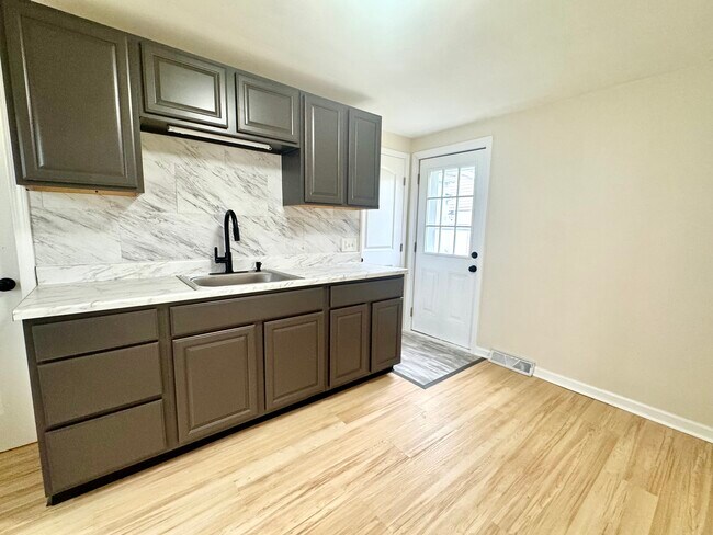 63 St John St in Lancaster, NY - Building Photo - Building Photo