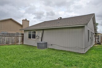 6327 Porterway Dr in Houston, TX - Building Photo - Building Photo