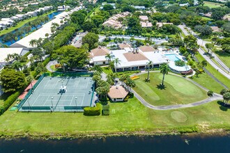 5087 Oakhill Ln in Delray Beach, FL - Building Photo - Building Photo