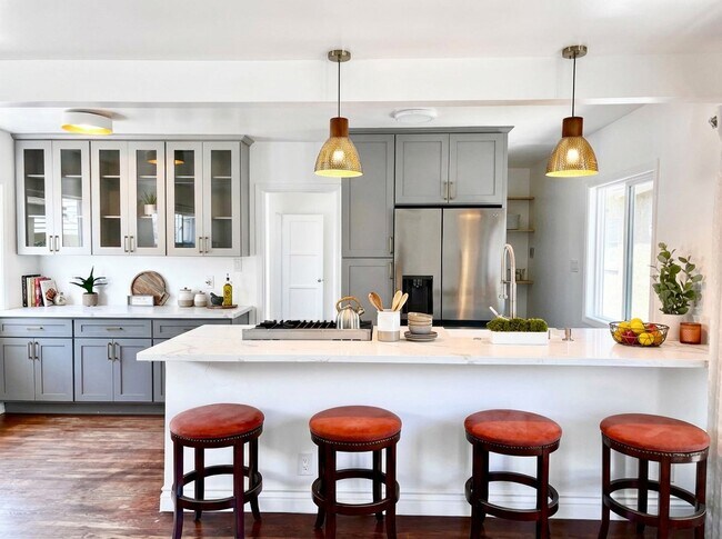 1230 N Hollywood Way in Burbank, CA - Building Photo - Building Photo