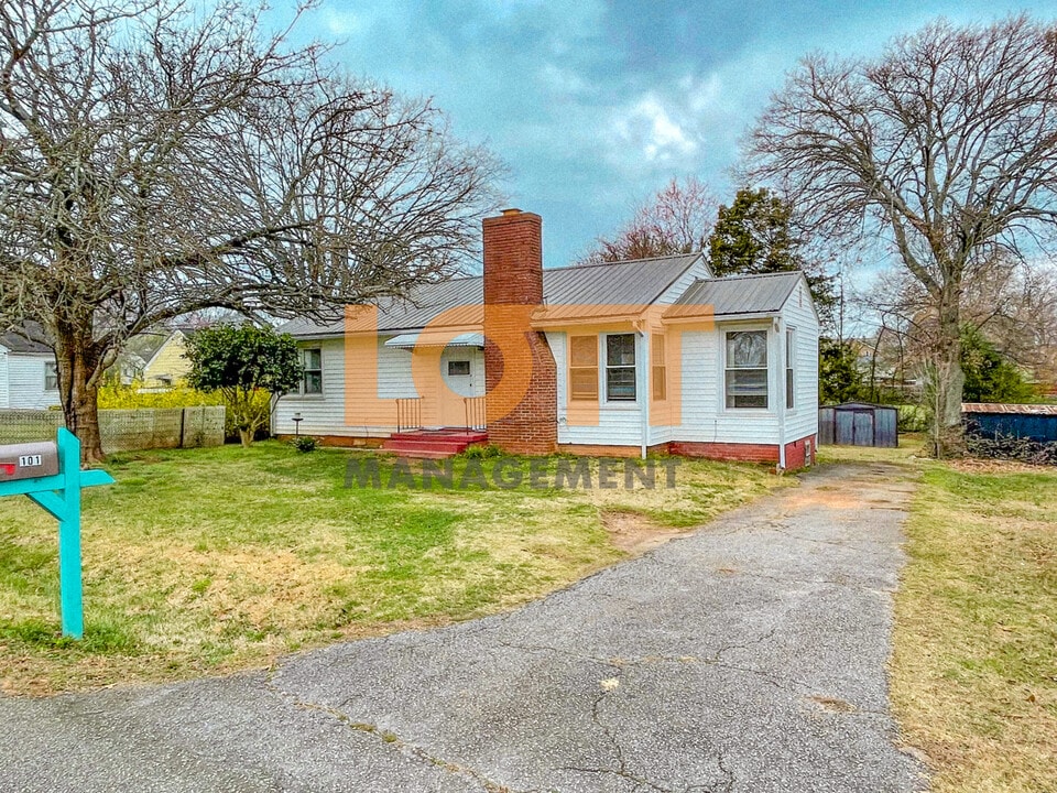 101 S Sumter St in Greenville, SC - Building Photo