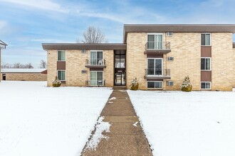 Maple Park in Maple Heights, OH - Foto de edificio - Building Photo