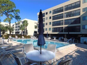 1843 Golf View Dr in Tarpon Springs, FL - Foto de edificio - Building Photo