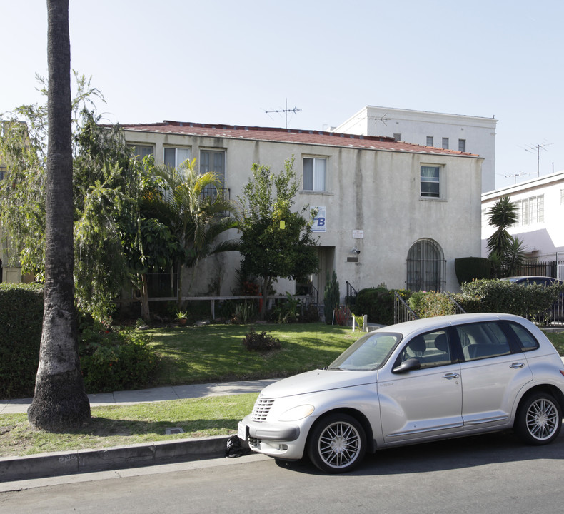 247 N New Hampshire Ave in Los Angeles, CA - Foto de edificio