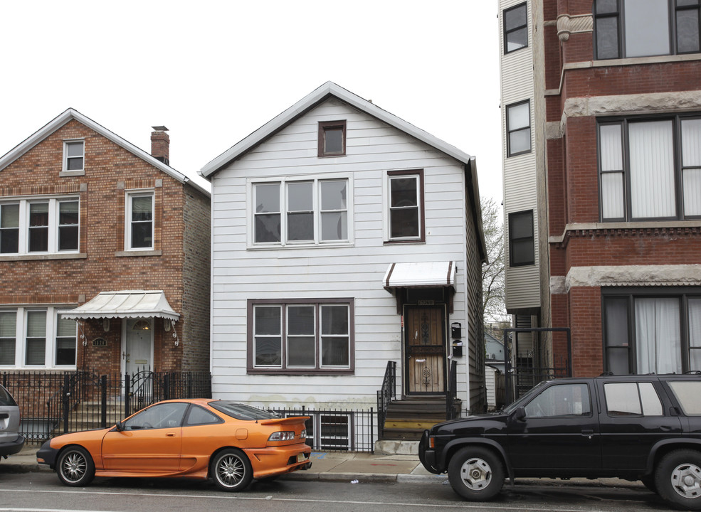 1526 W Augusta Blvd in Chicago, IL - Foto de edificio