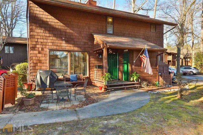 property at 13 Northlake Dr