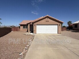 1605 E Rinaldi Way in Fort Mohave, AZ - Building Photo