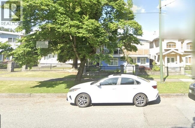 property at 3281 Renfrew St