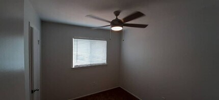 2207 Montclair Dr in Carrollton, TX - Foto de edificio - Building Photo