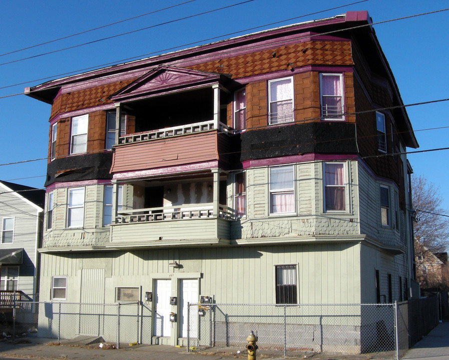 1389 Pembroke St in Bridgeport, CT - Foto de edificio