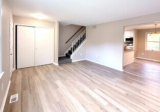 9242 Woodcreek Ct in Parkville, MD - Building Photo - Building Photo