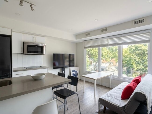 property at 1175 Dovercourt Rd