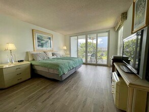 3051 N Course Dr, Unit 807 in Pompano Beach, FL - Foto de edificio - Building Photo
