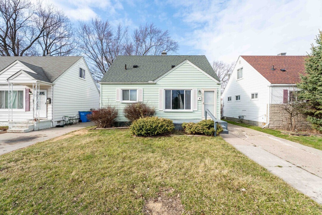 14921 Myola Ave in Warren, MI - Building Photo