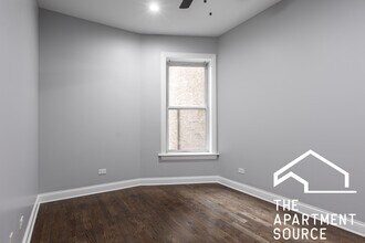 908 W Montrose Ave, Unit 3 in Chicago, IL - Building Photo - Building Photo