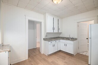 811 Larned St in Lansing, MI - Building Photo - Building Photo