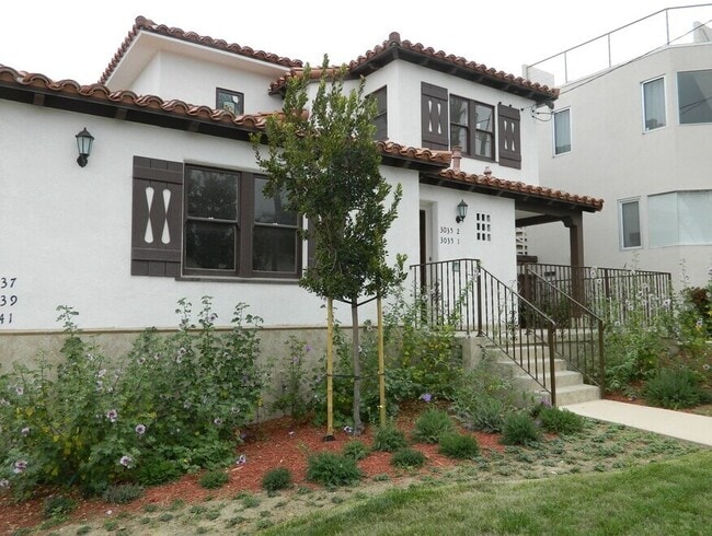 3035-3041 Lawrence St