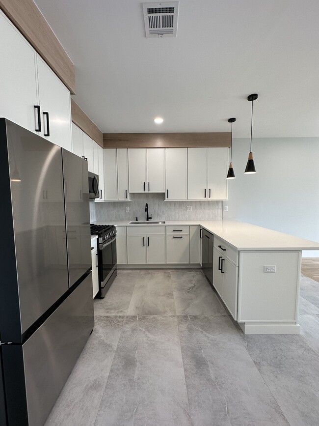 56 Brill St, Unit 5 in Newark, NJ - Building Photo - Building Photo