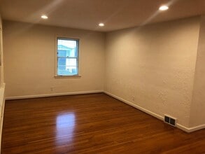 1202 W Willow Ln in Peoria, IL - Building Photo - Building Photo
