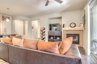 305 Inverness Way S in Englewood, CO - Building Photo - Building Photo